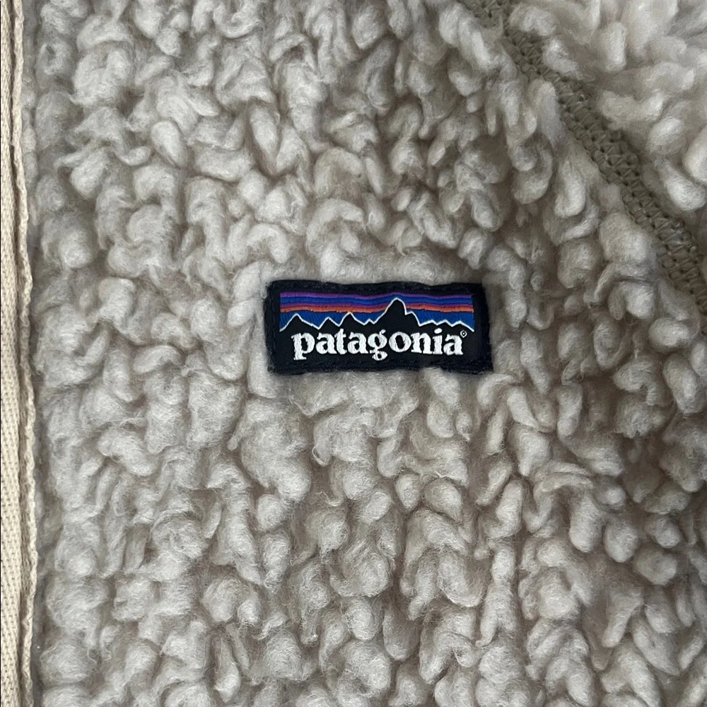 Patagonia Off-White Sherpa Fleece Jacket - Picture 3 of 7